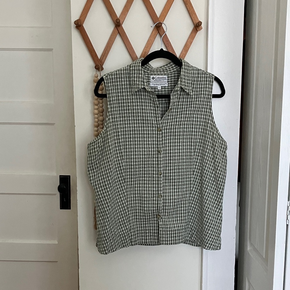Columbia Women's Green Plaid Sleeveless Shirt
